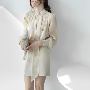 MZOMXO 法式高级感飘带垂感雪纺衫女春款气质印花V领长袖衬衫上衣