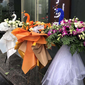 七色堇仿真孔雀头道具摆件羽毛婚庆花篮道具装饰开业花篮孔雀造型