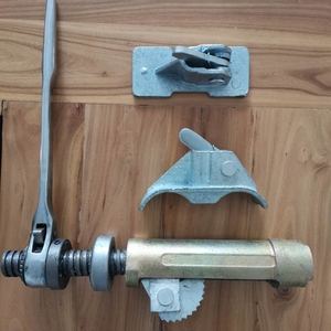 建筑蝴蝶扣平板扣钢筋拉紧器 新型模板卡扣新型蝴蝶卡扣厂家现货