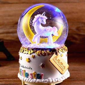 魔术男孩玻璃罩雪花灯纪念品会下雪的水晶球玻璃礼物盒闺蜜女小型