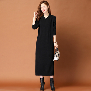 黑色直身连衣裙