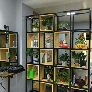 潮理发店美容院产品展示架高档发廊展示柜化妆品复古实木定制隔断