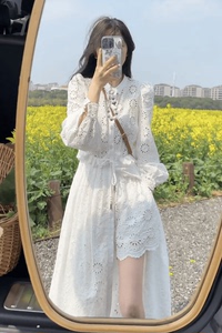 2024春秋新款女设计感小众镂空白色蕾丝裙法式重工长袖连衣裙套装