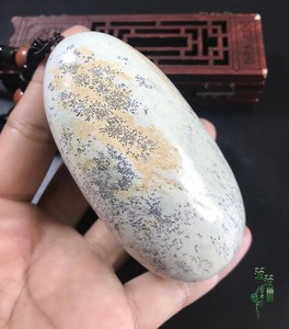 河磨玉原石手把件白色草花料男款 辽宁岫岩岫玉带皮子籽料摆件