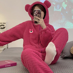 可爱草莓法兰绒睡衣