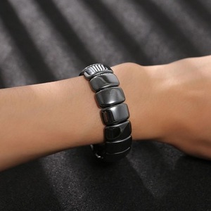 黑胆石磁疗手链磁石手串宽排半月圆珠磁铁石保健养生饰品情侣磁性