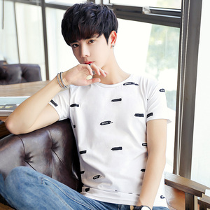 夏季n青少年16帅哥18靓仔t血19岁学生20小男孩穿上衣服25修身体恤