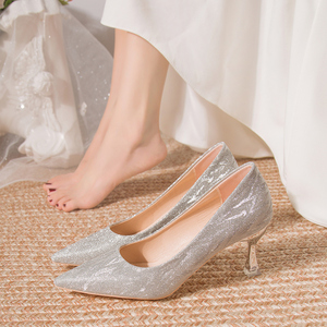 水晶婚鞋女2023新款银色百搭伴娘鞋礼服气质名媛细跟婚纱照高跟鞋