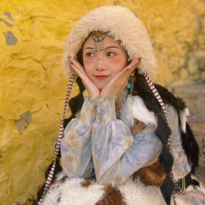 牧羊女写真帽子西藏草原旅拍羊羔毛护耳帽云南新疆度假保暖雪地帽