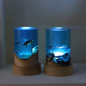 家居饰品圆柱海龟鲸鲨办公室桌面创意艺术摆件礼物实木树脂小夜灯