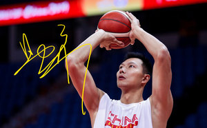 6寸 易建联 亲笔签名照片新款热门宣传照签名照34   号