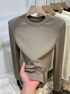 设计感斜边垫肩长袖T恤女2023秋冬新款洋气内搭打底衫加薄绒上衣