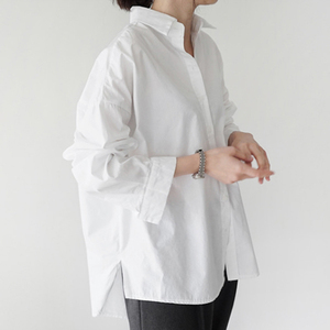 白衬衫女学生开叉