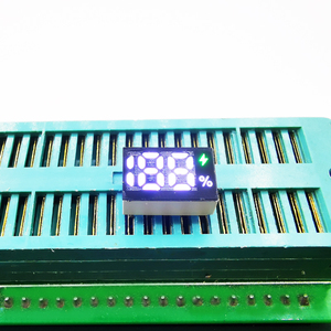 移动电源188%闪电白色数码管单排脚3位12x8x4.2百分号直插显示屏