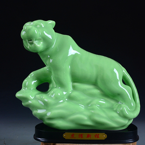 绿色陶瓷小老虎摆件生肖招财风水上山虎瓷质动物家居装饰品工艺品