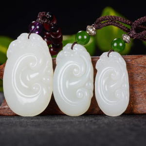 和田玉如意小件吊坠