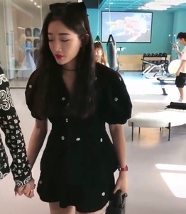 短袖女小伊伊同款