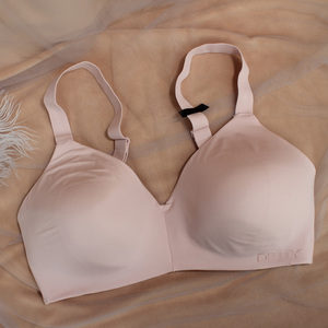 d夏季光面冰丝无痕无钢圈文胸薄款舒适包裹好大罩杯一体杯垫胸罩