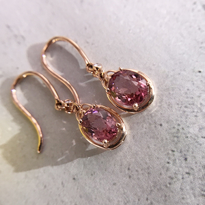 娜琴珠宝,简约时尚小清新款天然碧玺耳钩1.25ct,18k配钻石镶嵌