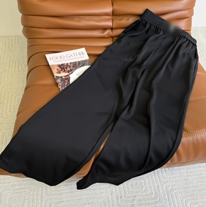 24春季新款小众设计金属字母装饰亚麻天丝混纺面料丝滑黑色休闲裤