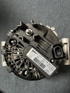 奔驰e300l发电机