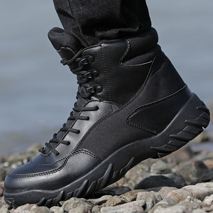 新式户外低帮作战靴男黑色秋冬季防滑减震靴耐磨保暖登山运动鞋女