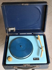 80年代 乐林牌四速电唱机 已加装功放喇叭 黑胶唱片机 留声机