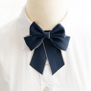 校服领结女小学生