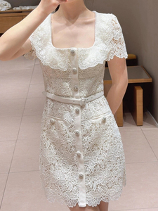 米白色水溶蕾丝性感方领短袖收腰连衣裙女装新款法式复古chic短裙