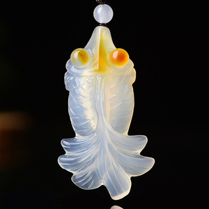 天然白玉髓金鱼吊坠俏色玛瑙小鱼项链毛衣链年年有鱼玉石挂件女