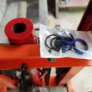 液压车油封手动液压车密封圈牛力叉车2吨手动堆高车油封牛力叉车