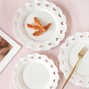 北欧陶瓷甜品盘创意镂空点心盘子家用菜盘水果零食盘圆形小吃碟子