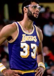 贾巴尔天钩球衣雄鹿湖人