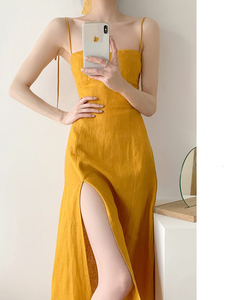 姜黄色亚麻吊带连衣裙女夏法式海边度假性感修身收腰开叉长裙裙子