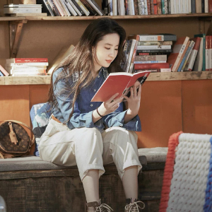 去有风的地方刘亦菲许红豆同款独特别致高级感蓝色牛仔衬衫女早春