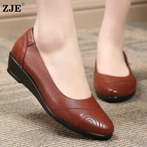 $妈妈鞋单鞋真皮坡跟新款女春秋30-40岁皮鞋软底中老年中年妇女鞋