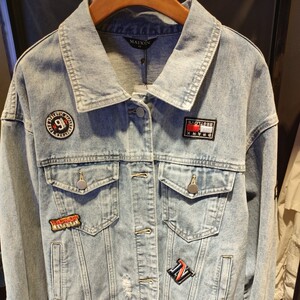 麦寻女装21年春季新款牛仔外套,印花徽章磨破复古牛仔衣外套