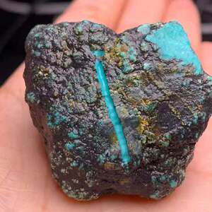 湖北原矿高瓷蓝绿松石原石直播间选料配饰女项链雕刻件