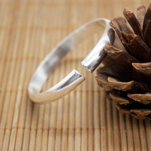 云南版纳傣族药银经典光面小孩带银手镯雪花足银女s990饰品手工