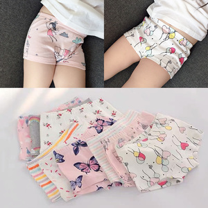 8岁女童小内裤女孩