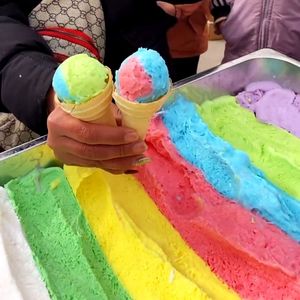 网红七彩冰淇淋机器手工炫彩摆摊车雪糕机彩虹冰激凌小推车保温箱