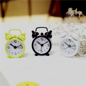 日式便携圆形新款实用小钟休闲机械学生非小巧