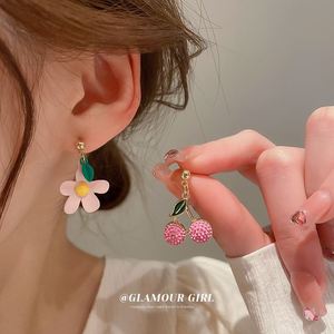 银针粉色系樱桃雏菊花朵耳钉韩国时尚气质不对称耳环简约百搭耳饰