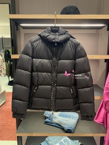 valentino华伦天奴 女士黑色短款立领羽绒服0人付款5019