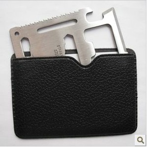 多用户外工具采用不锈钢材质可装在钱包里的万能户外救生军刀卡