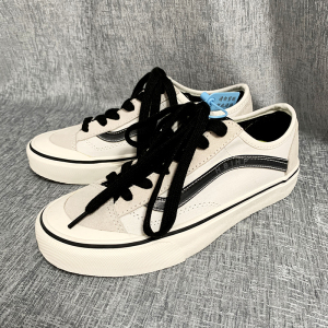 意万斯低帮半月包头帆布鞋后跟刺绣复古休闲滑板鞋新款烟灰白黑条