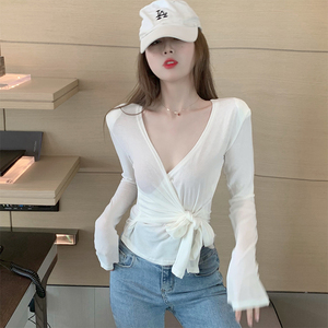 v领交叉绑带长袖t恤女性感低胸打底衫内搭早秋新款港味上衣设计感