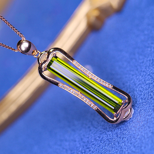 娅维娅(饰品)百搭长方形款天然碧玺吊坠3.45ct,18k配钻石镶嵌