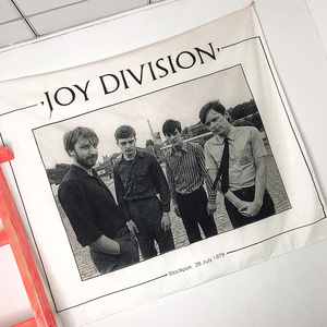 joy division 乐队1979年纪念照摇滚酒吧卧室装饰背景布挂布墙布