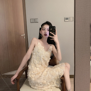 网红超仙亮闪闪珠片性感吊带连衣裙女2021夏季新款纯欲风显瘦裙子